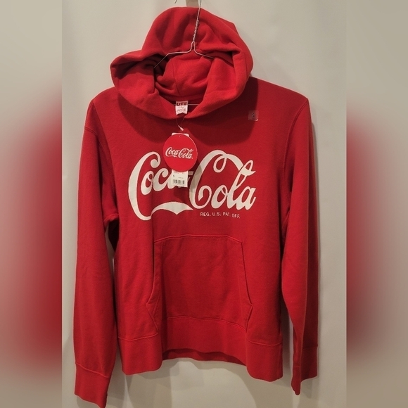 Coca Cola Men's Size Small Red Logo Graphic Front Long Sleeve Pullover Hoodie - Picture 1 of 6